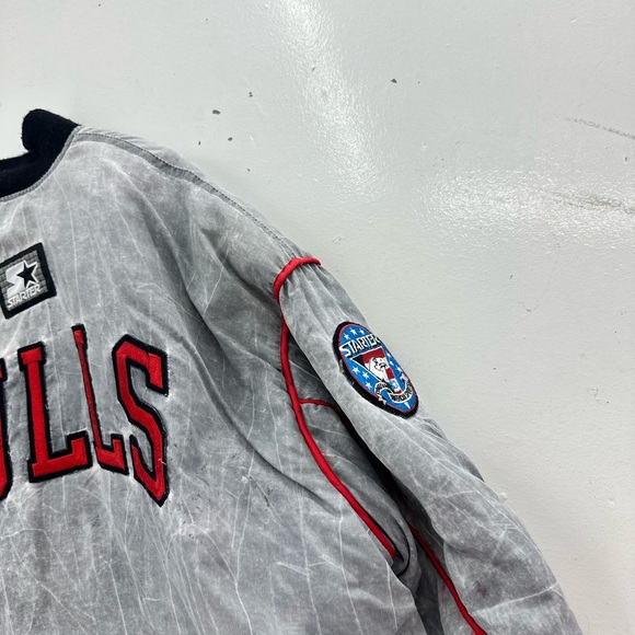 STARTER Chicago Bulls Black and Gray Bomber Jacket - Picture 8 of 8